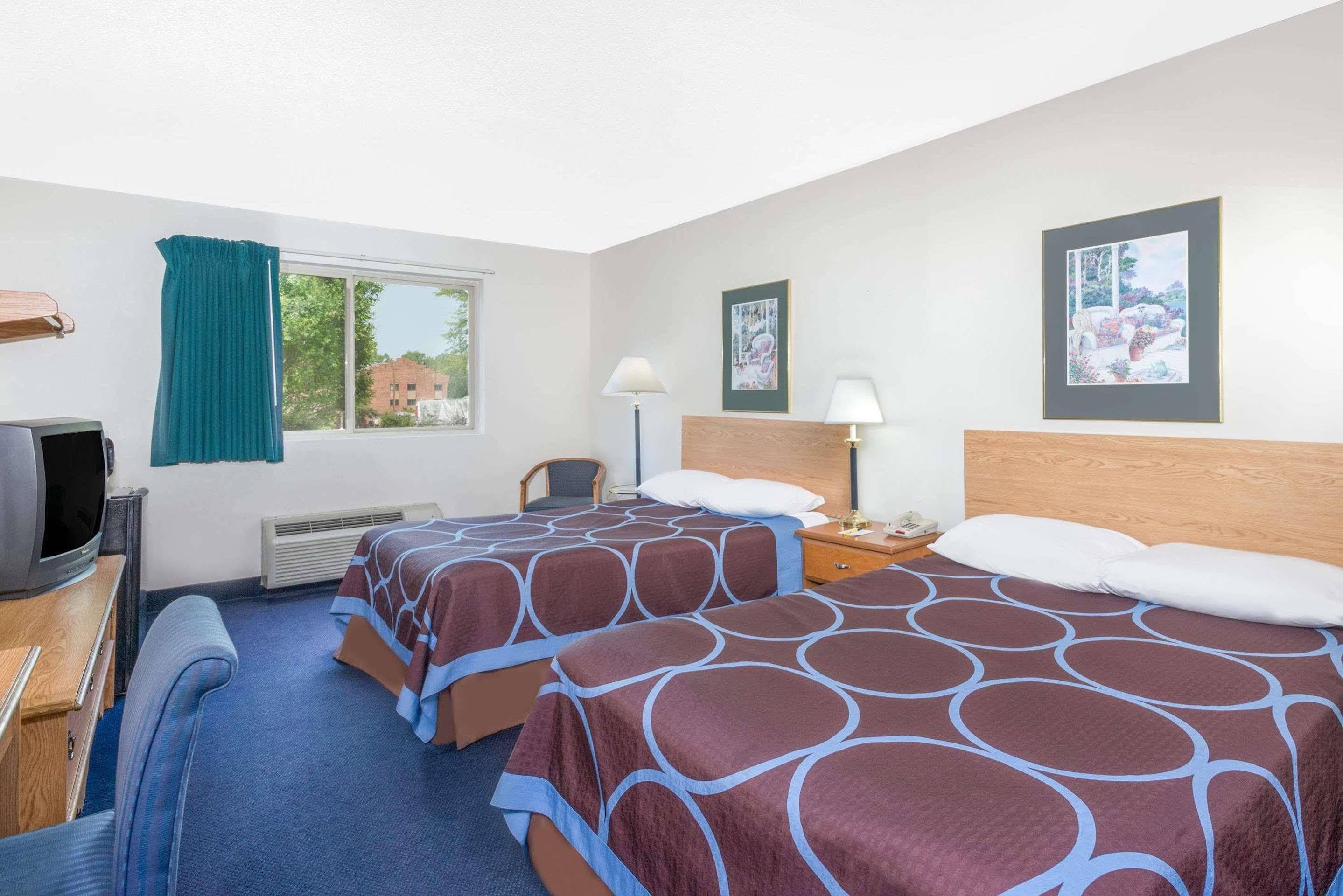 Super 8 By Wyndham Kingston Hotel Exterior foto