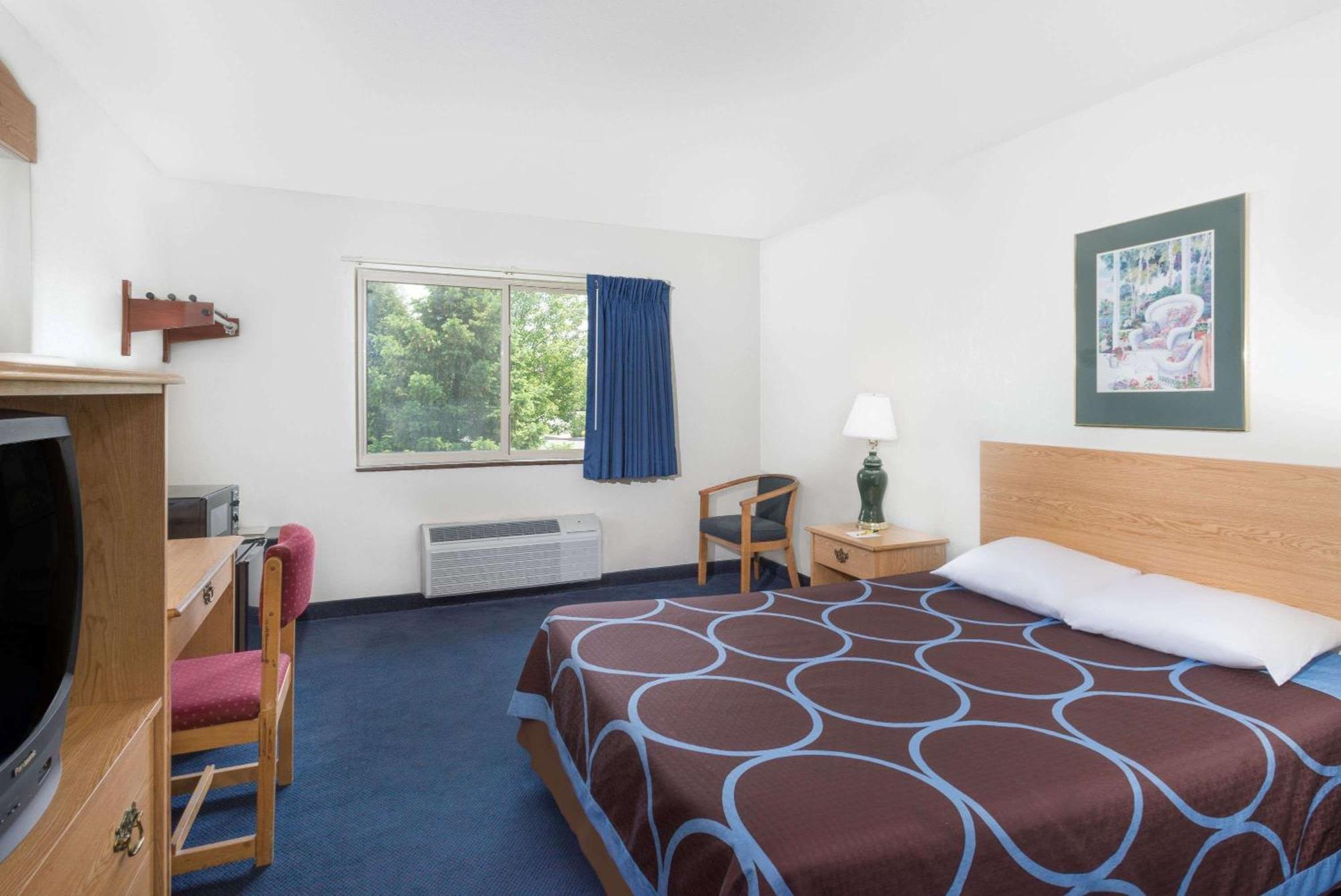 Super 8 By Wyndham Kingston Hotel Exterior foto