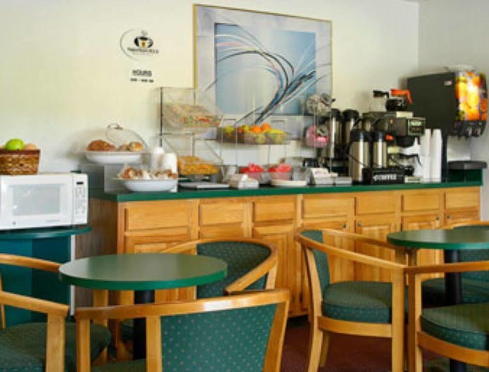 Super 8 By Wyndham Kingston Hotel Exterior foto