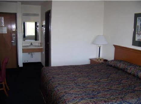 Super 8 By Wyndham Kingston Hotel Exterior foto